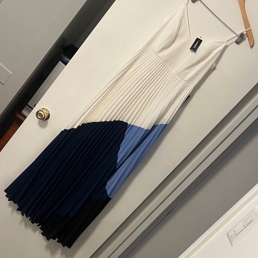 Express Blue and Cream Colorblock Maxi Dress - Picture 3 of 10